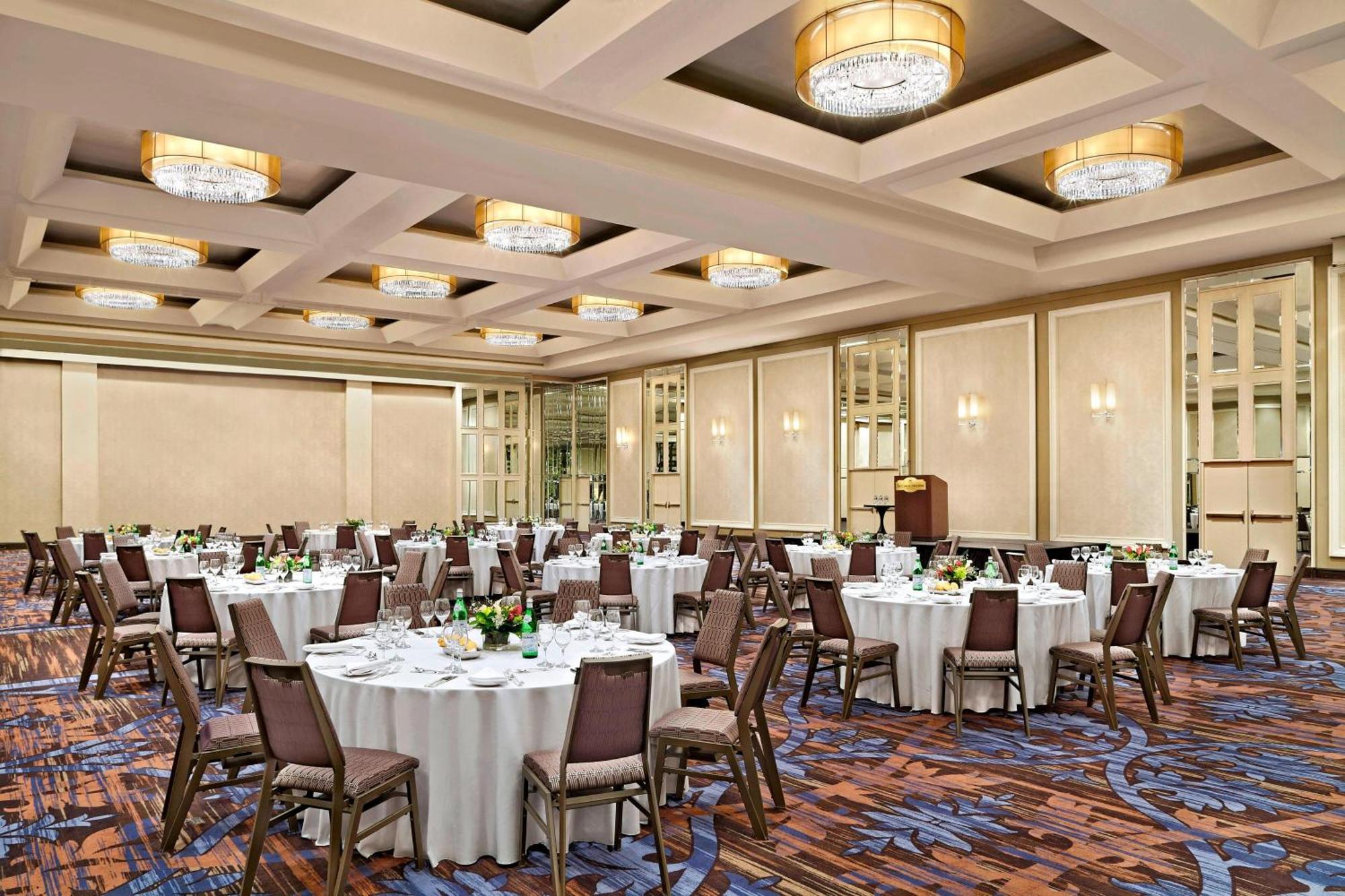 Hotel Le Centre Sheraton