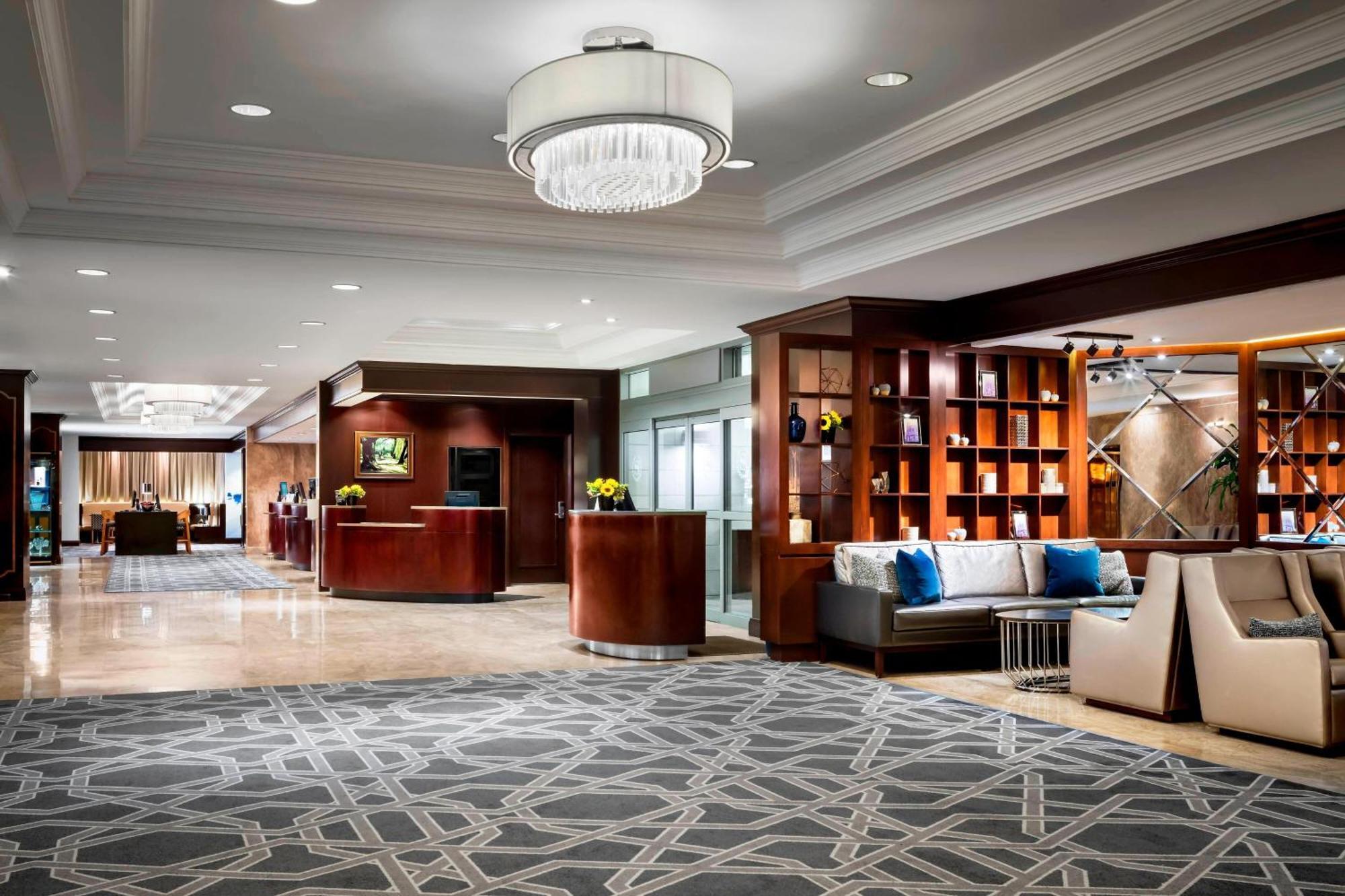 Le Centre Sheraton Hotel 4*